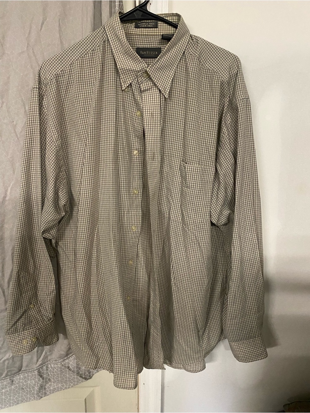 Van Heusen Men's Beige & Black Check Button-Up Shirt